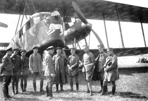 Hptm. Erich Schilling with officers of Rfa 500 in front of R.VI 33/16.