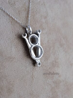 v8 necklace