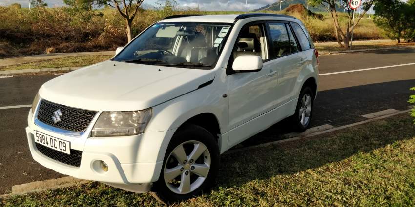 Suzuki Vitara 2.4 | Aster Vender SUV Cars