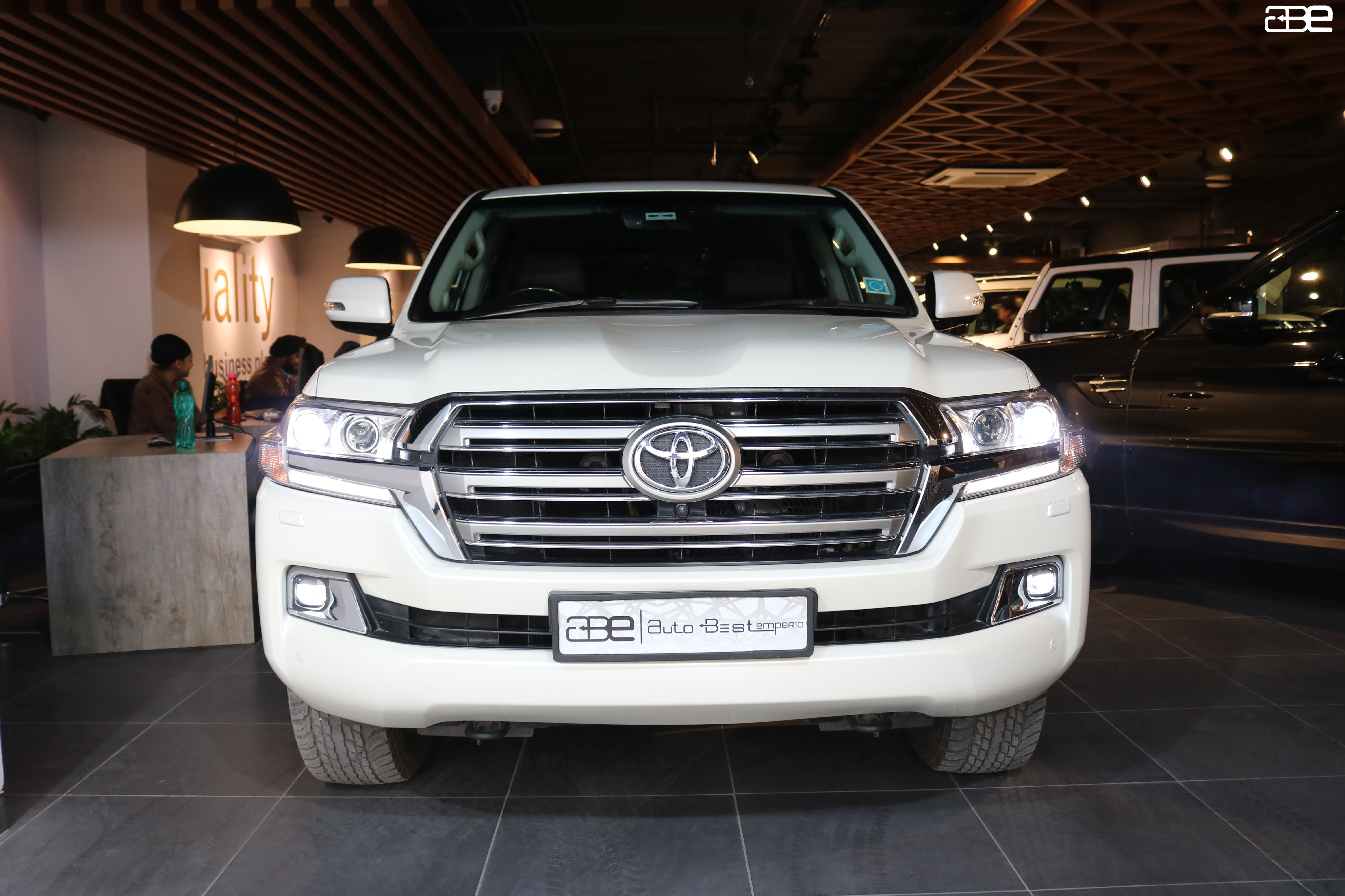 Toyota LAND CRUISER 200 VX