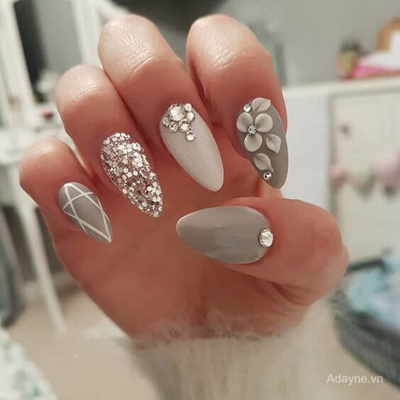 Mẫu nail đính đá đơn giản mà đẹp tinh tế