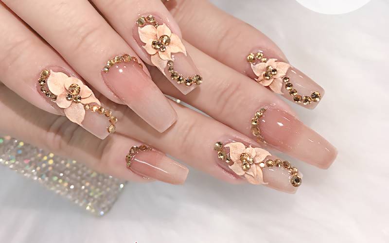 Những mẫu sơn gel đính đá hot trend: style đơn giản đến sang trọng