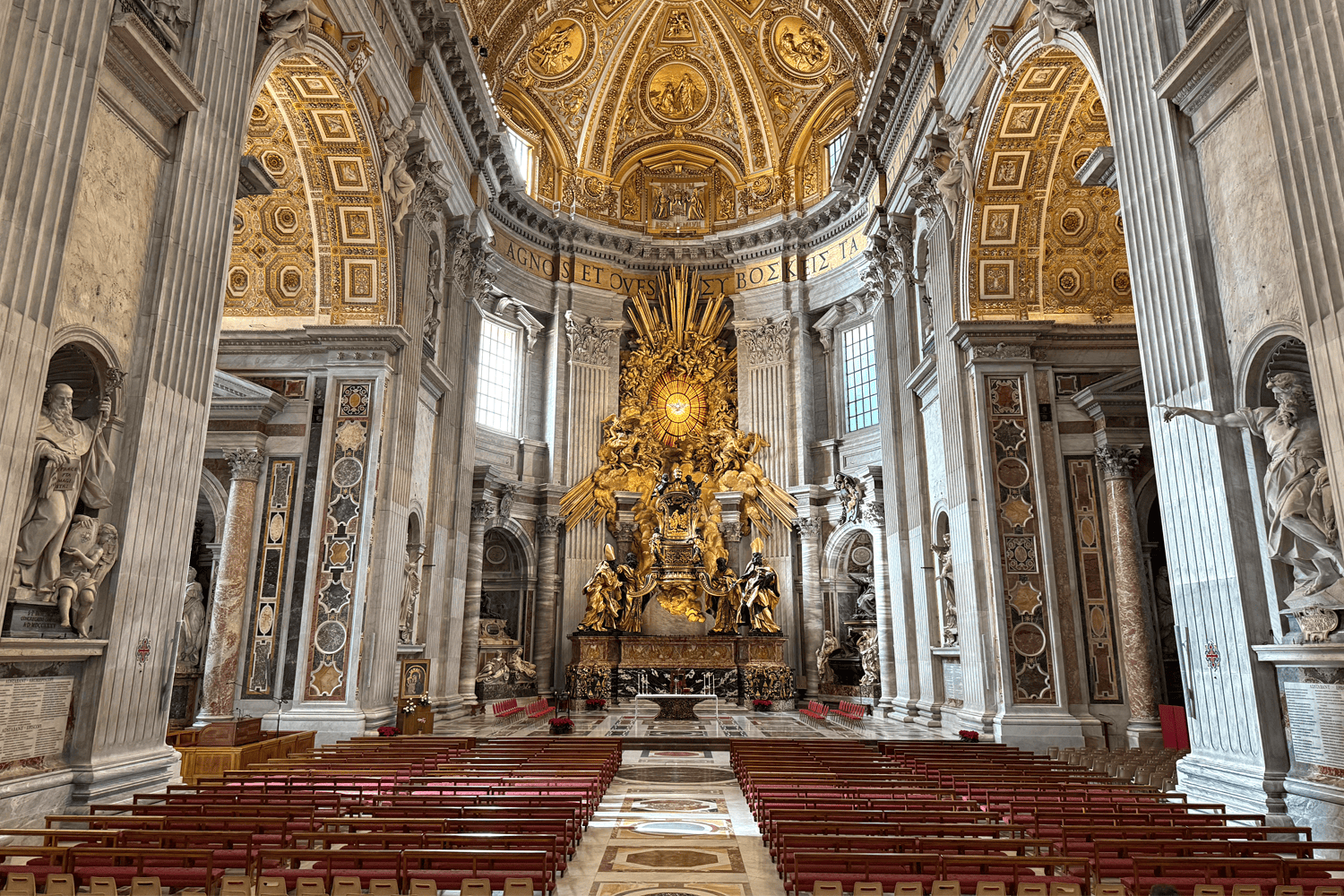 Vista della basilica dall'interno