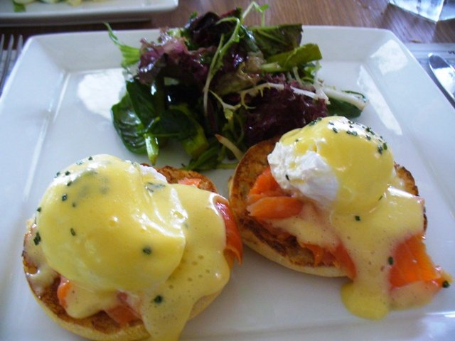 Mother's Day Recipe: ﻿Eggs Benedict with Salmon