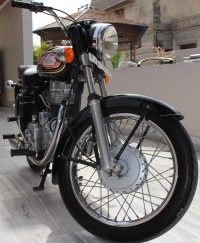 Black Royal Enfield Bullet Standard 350