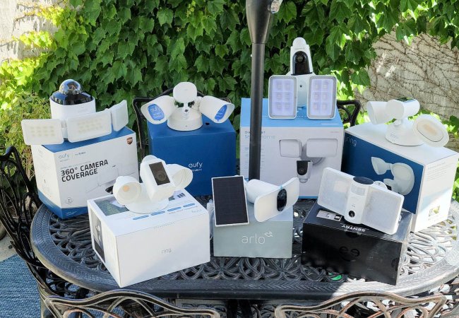 7 floodlight cameras lined up on a table