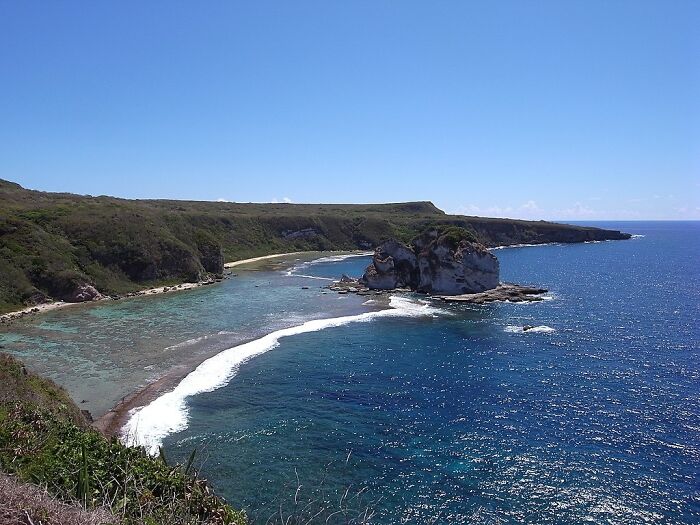 a big hill in the centre of the shore