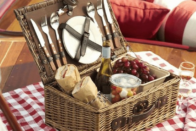 Picnic basket cover.png