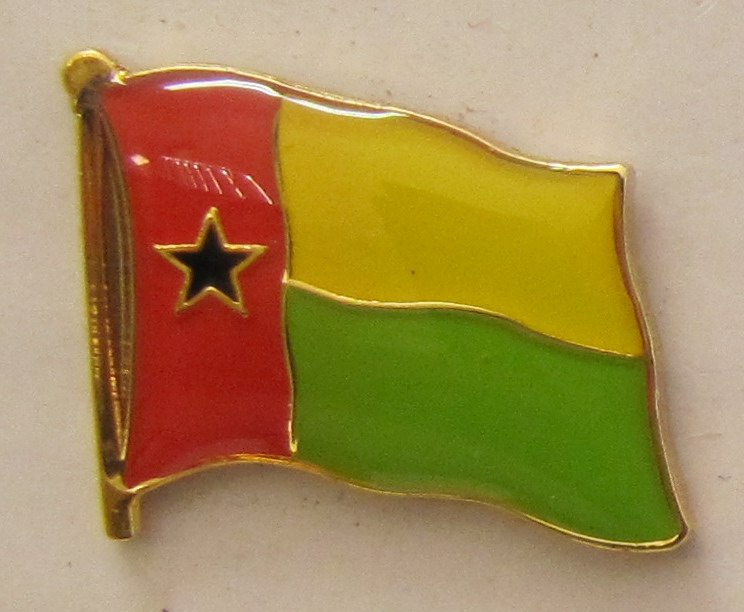 Guinea Bissau Pin Anstecker Flagge Fahne Nationalflagge