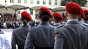 Feierliches Gelöbnis im Bendlerblock