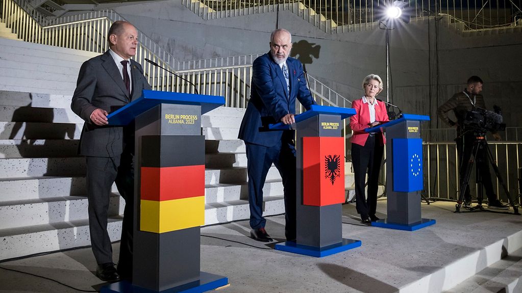 Federal Chancellor Scholz at a joint press conference with Albania’s Prime Minister Edi Rama and EU Commission President Ursula von der Leyen.