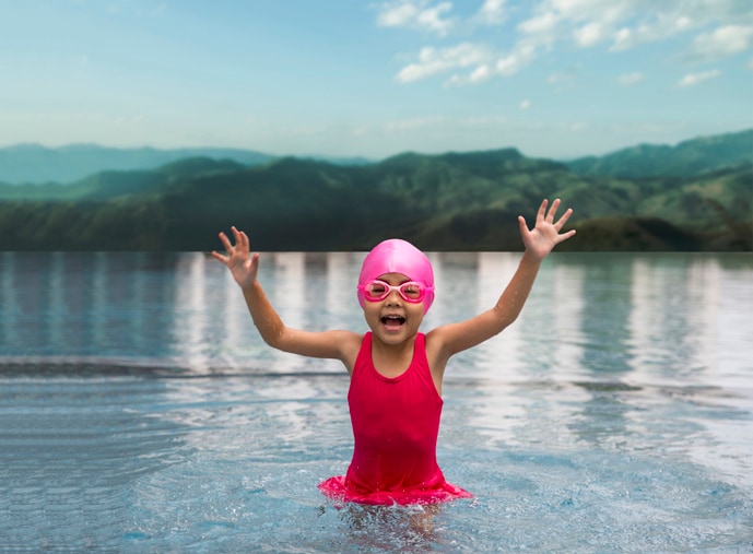 What are the safest swimsuit colors for kids? Guide for parents