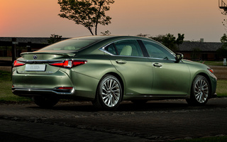 Lexus ES Hybrid (2019) ZA (#80581)