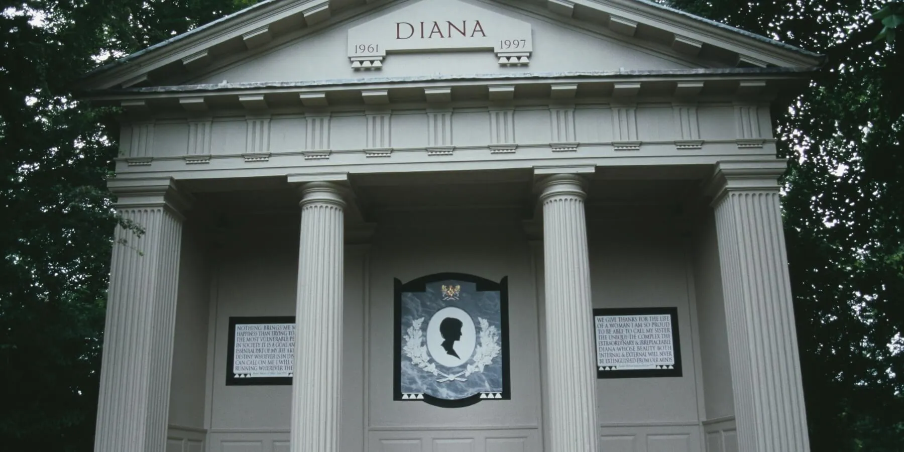 Princess Diana’s Childhood Home, Final Resting Place Slips From Prince ...