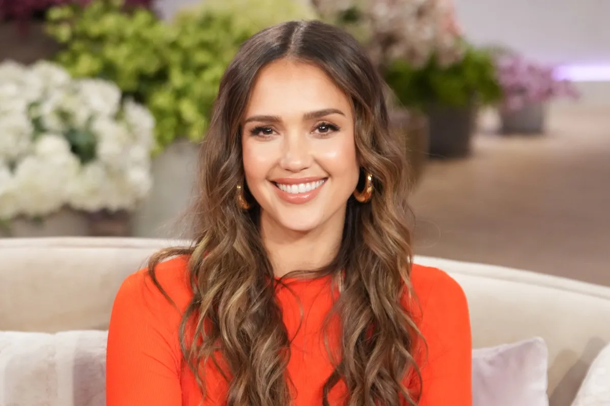 Jessica Alba smiling on 'The Jennifer Hudson Show'.