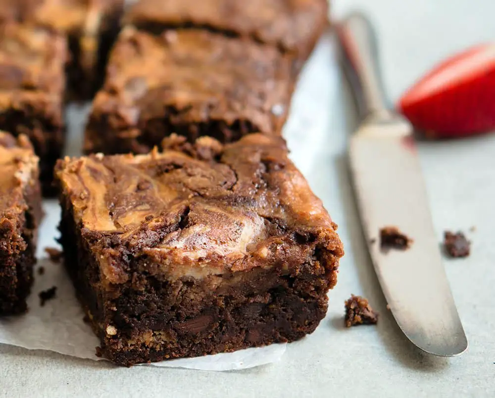 strawberry cheesecake swirl brownies