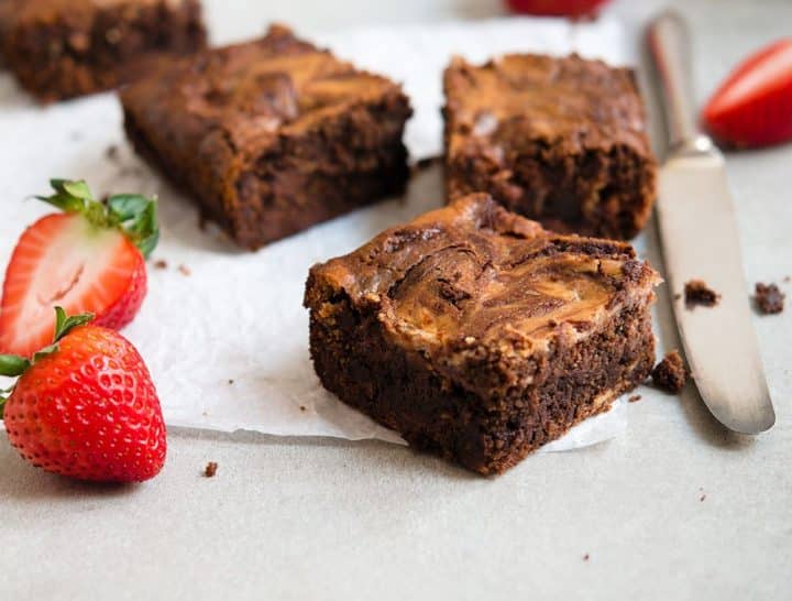 strawberry cheesecake swirl brownies