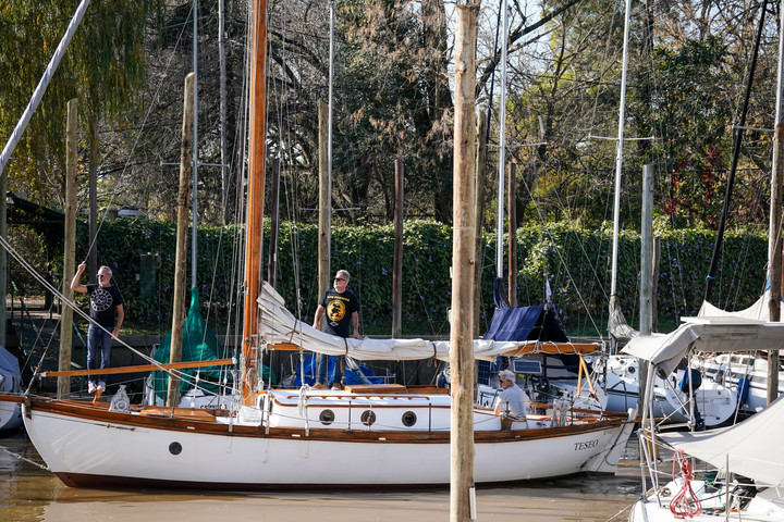 Los Pericos en el histórico barco Teseo. Foto Maxi Failla