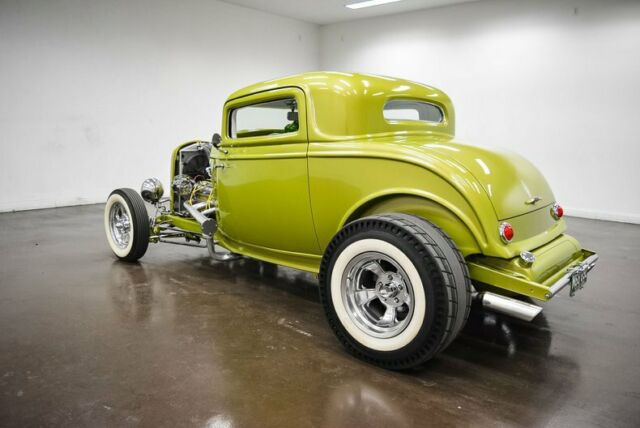 Seller of Classic Cars - 1932 Ford Coupe (Green/White)