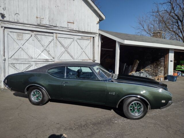 1969 Oldsmobile 442 (Green/Black)