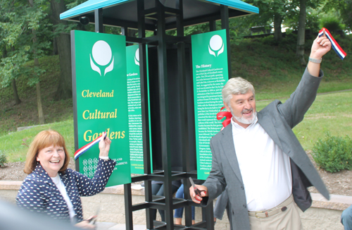 Paul Burik and Sheila Murphy Crawford cut the ribbon on the new Kiosk