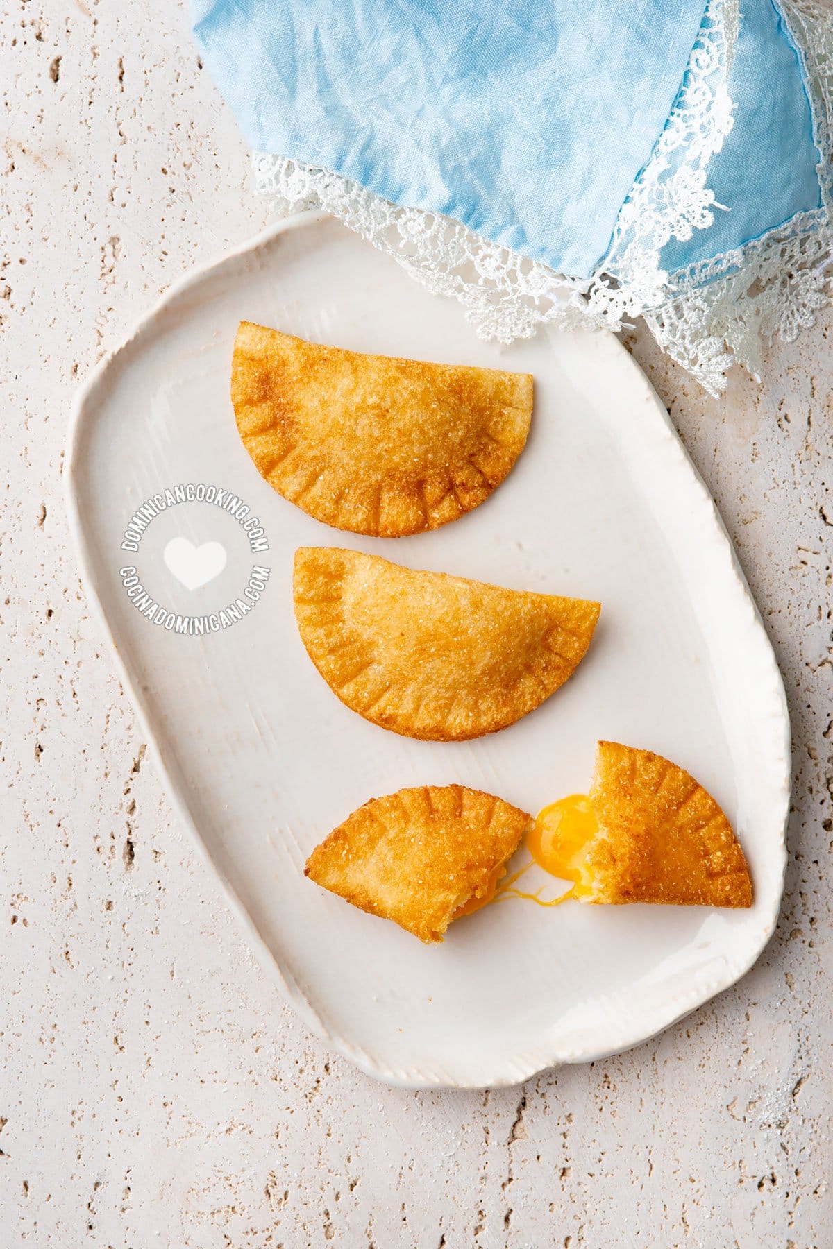 Empanaditas de Yuca o Catibías Rellenas de Queso.