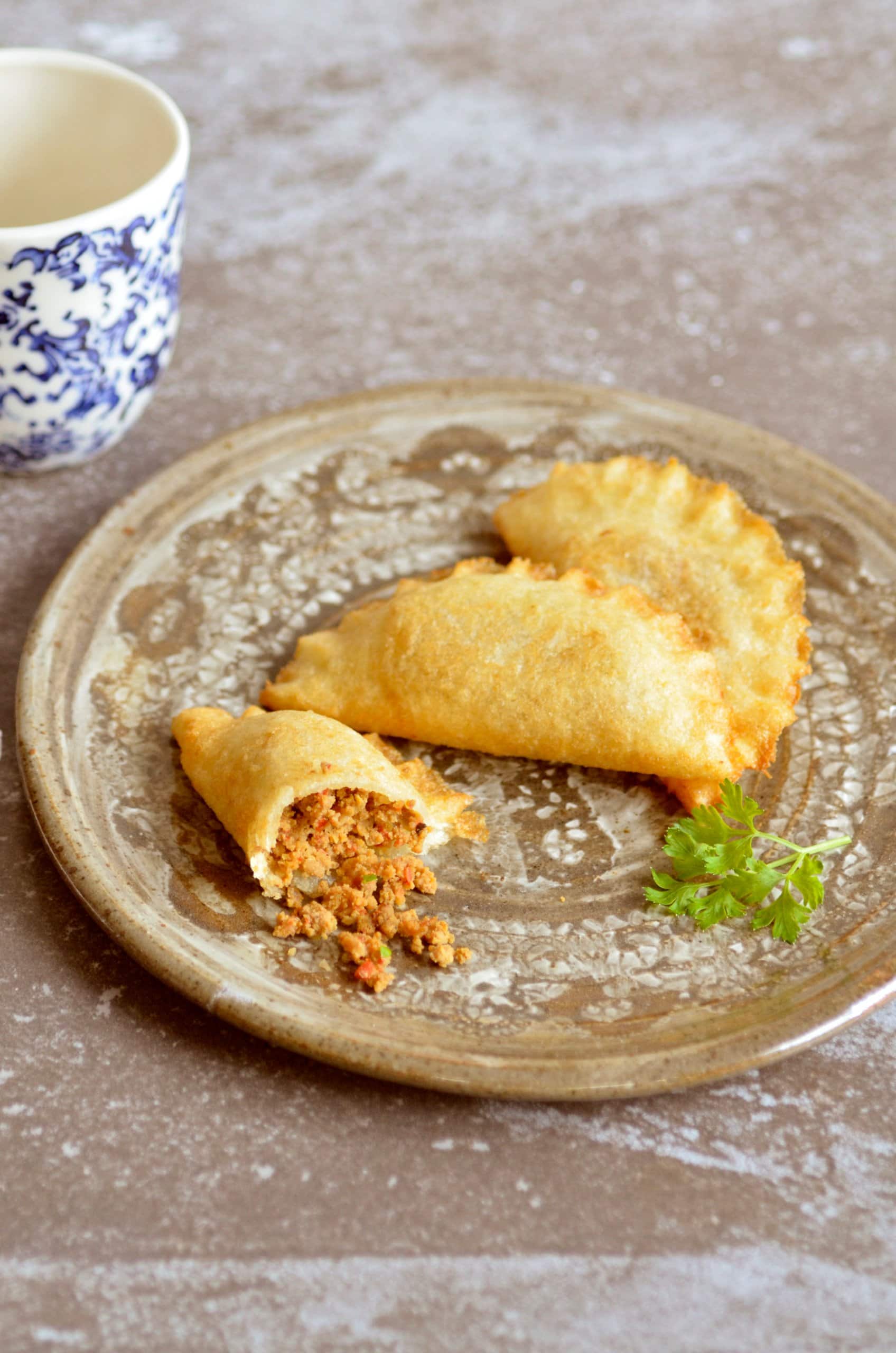 Empanaditas de yuca o catibías rellenas de carne.