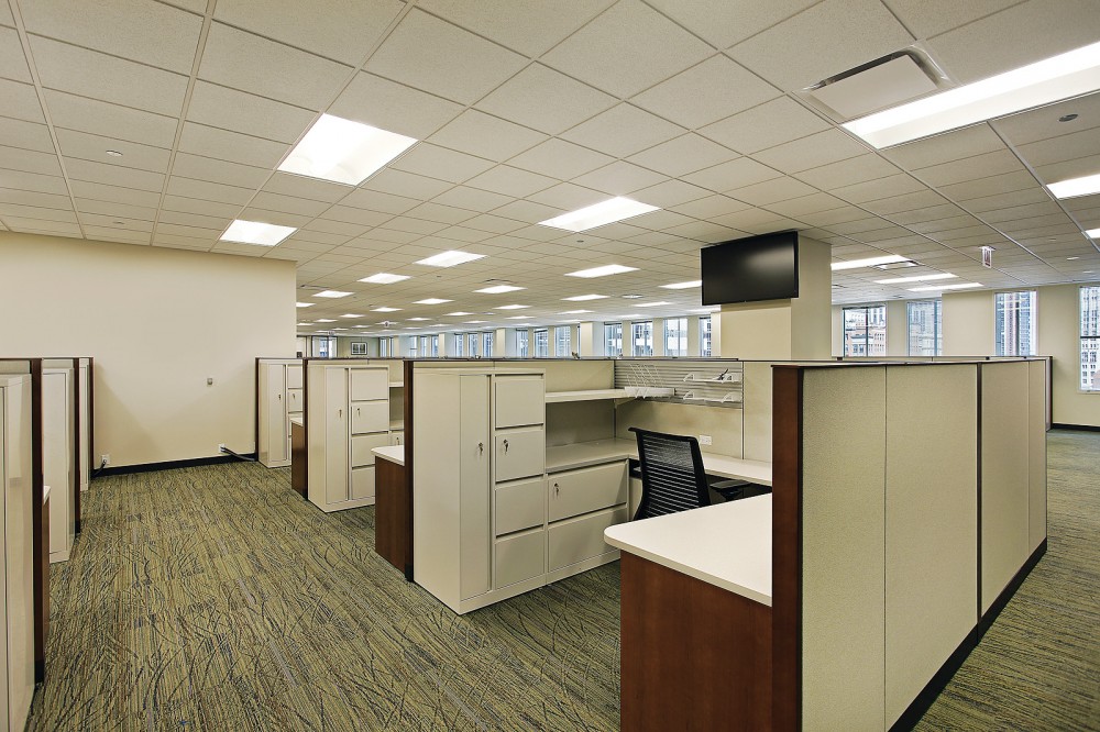 For offi ce spaces, the right air distribution system should provide both thermal comfort and a healthy working environment. Photo © BigStockPhoto/Larry Malvin