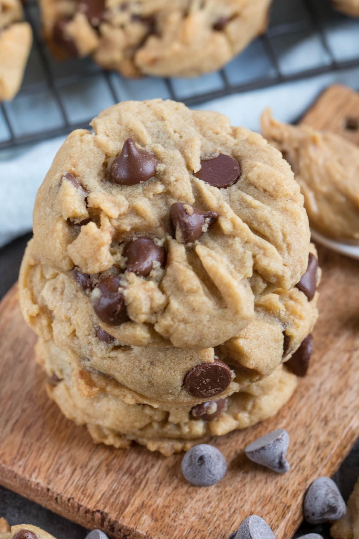 stack of 3 cookies on cutting board.