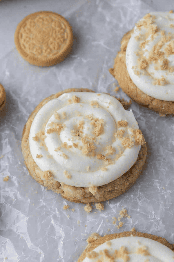 Crumbl Golden Oreo Cookies