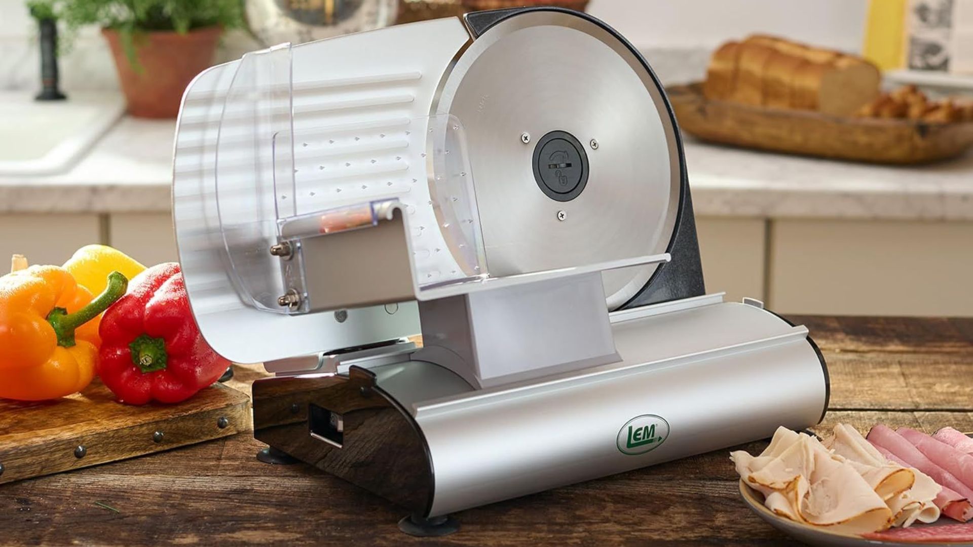 Our Guide To The Best Electric Slicers In Canada In 2025 (And Where To Get Them)