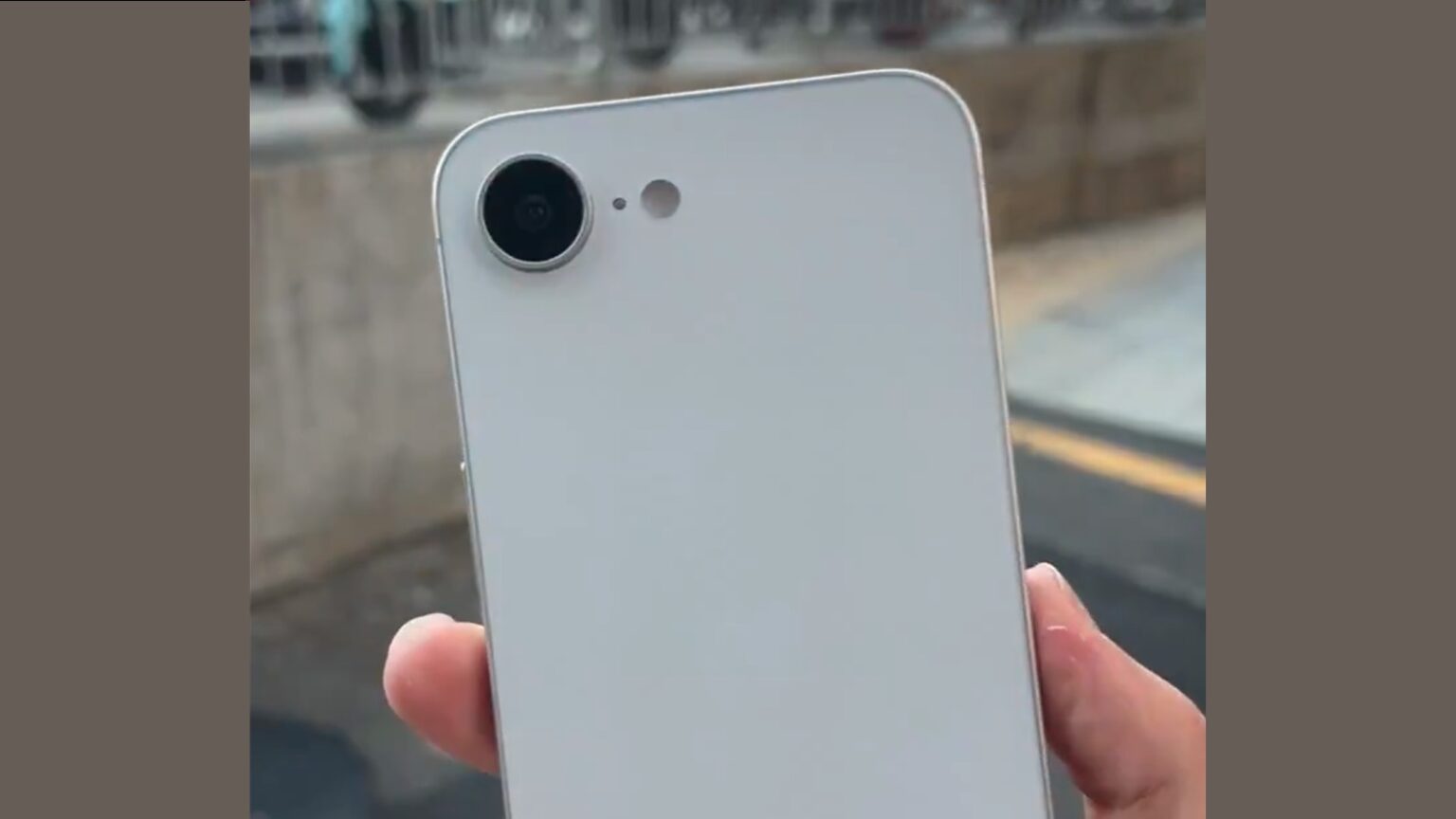 iPhone SE 4 from leaked video