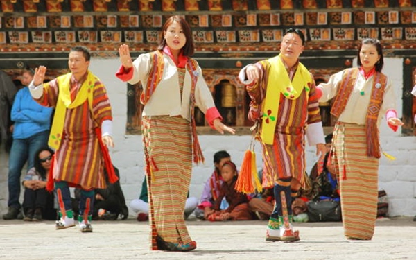 Traditional costumes of Bhutan and the evolution of kira