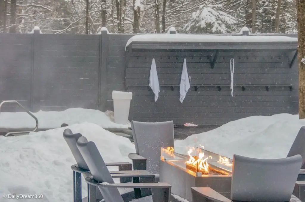 Outdoor treatment areas at Siberia Station Spa Quebec