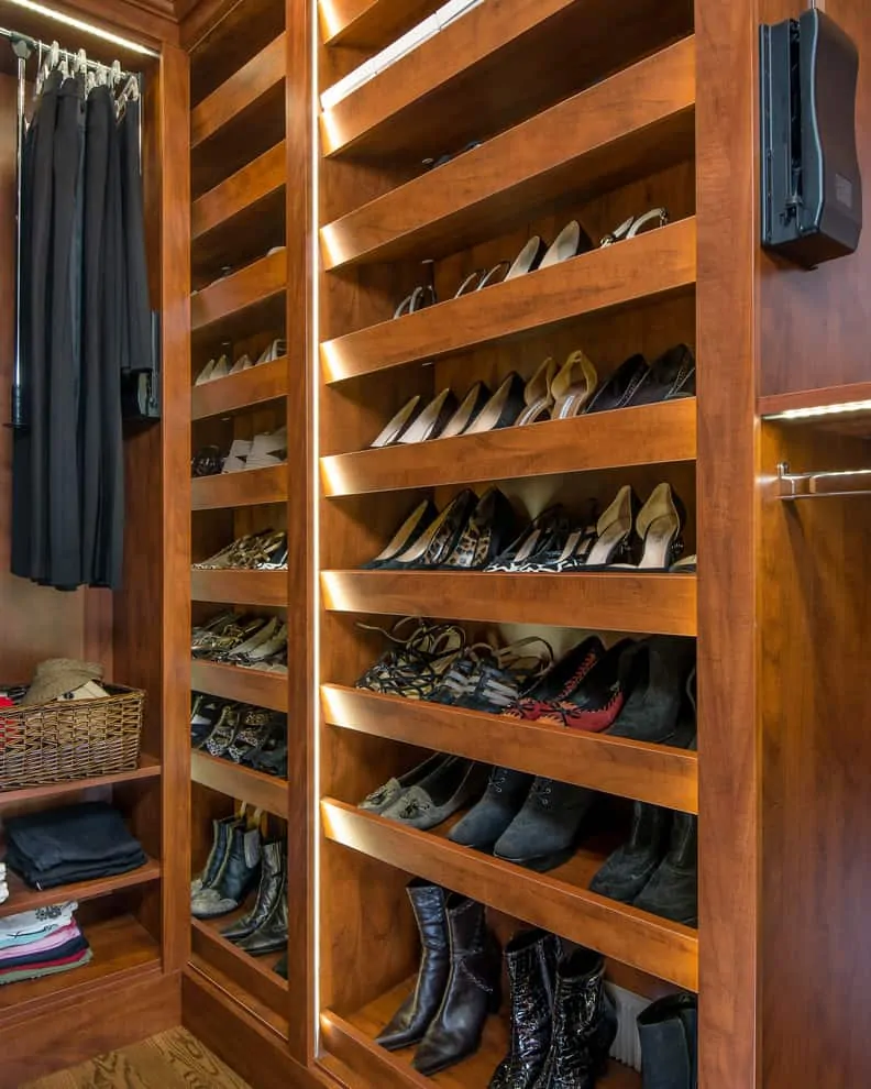 Built-in Shoe Library