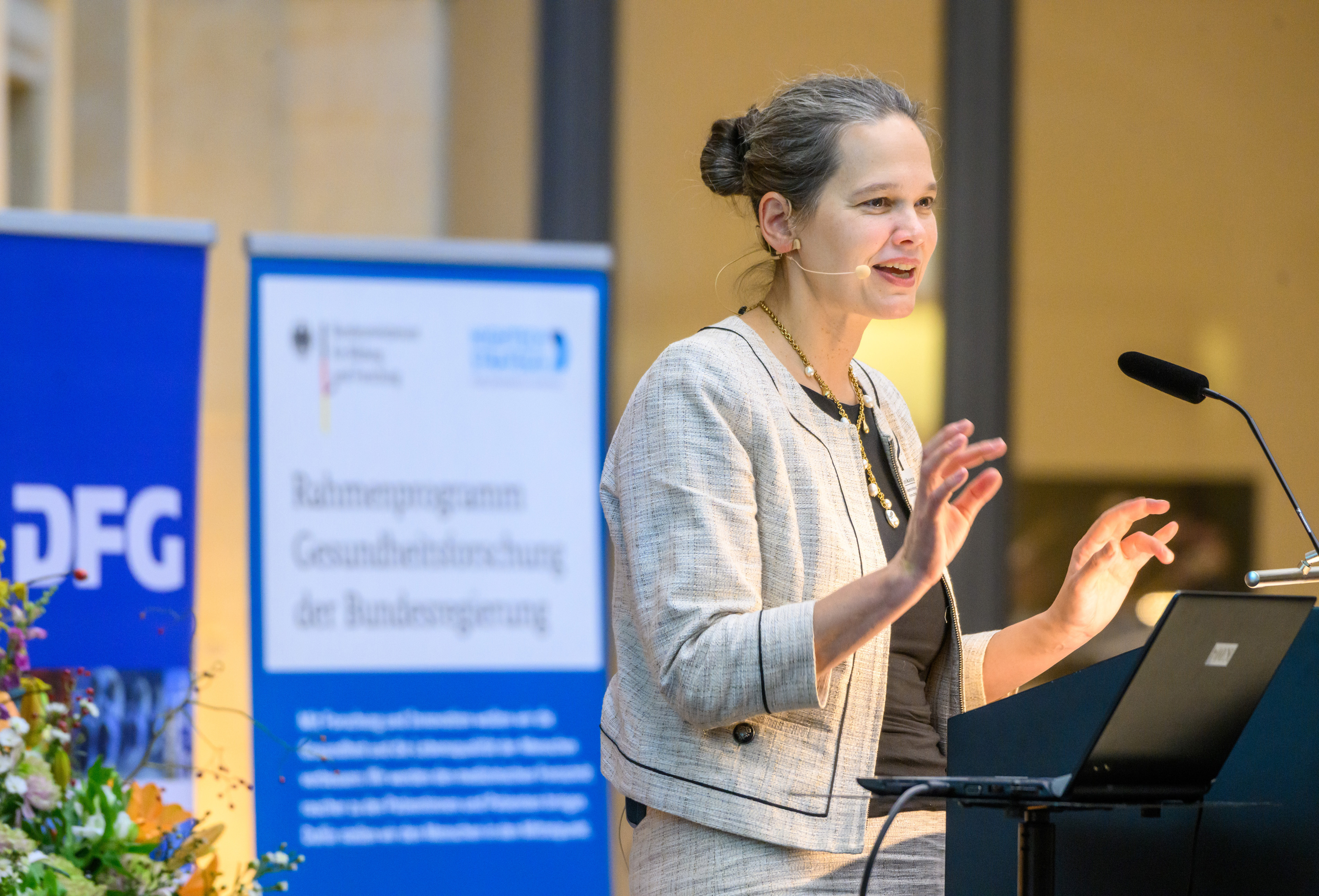 Professorin Dr. Veronika von Messling, Leiterin der Abteilung „Lebenswissenschaften“ im BMBF, lobte in ihrer Begrüßung die „beachtliche Bilanz“ des Förderprogramms.