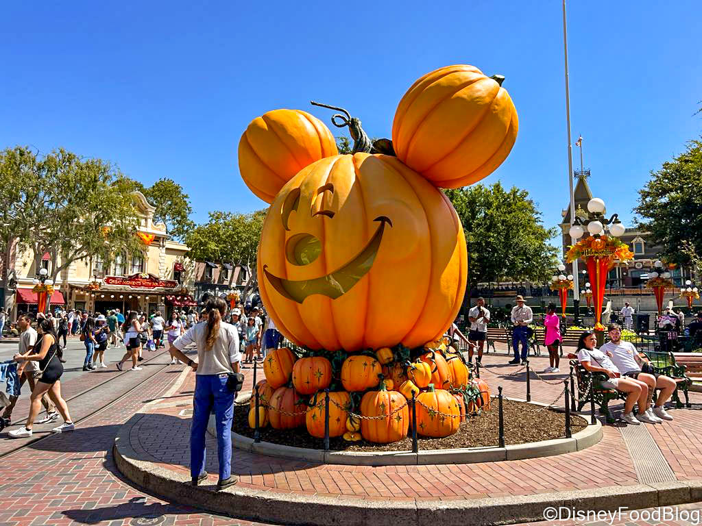 A Halloween Event Is RETURNING to Disneyland This Year! ⋅ Disney Daily