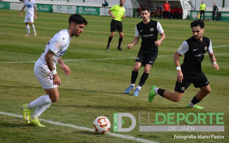 El Real Jaén se aferra al estado de gracia de Óscar Lozano para vencer al Málaga City