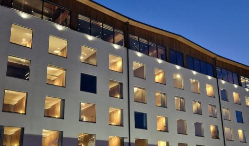 Break Sokos Hotel Tahkolle toimitettu lämpöpumppulaitteisto auttaa korvaamaan hakkeen polttoa kesällä