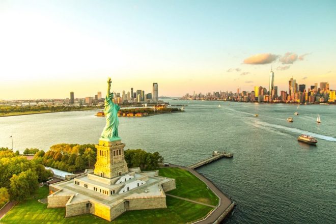 new-york-statue-of-liberty-and-ellis-island-guided-tour-1000×660