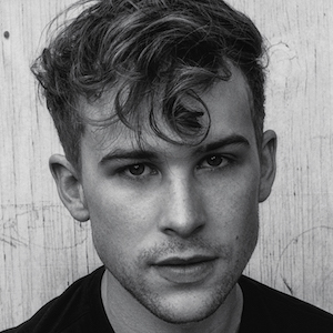 Tommy Dorfman Bio Family Trivia Famous Birthdays