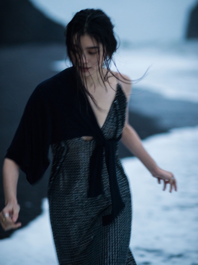 Ming-Xi-Vogue-China-January-2016-Photoshoot06