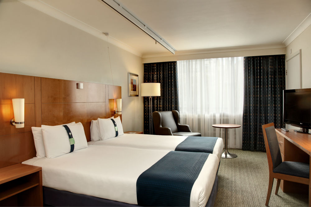 A twin room at Holiday Inn London - Bloomsbury