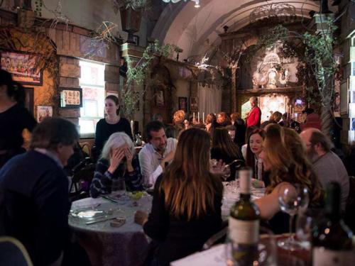 Chiesa sconsacrata festa 18 anni roma