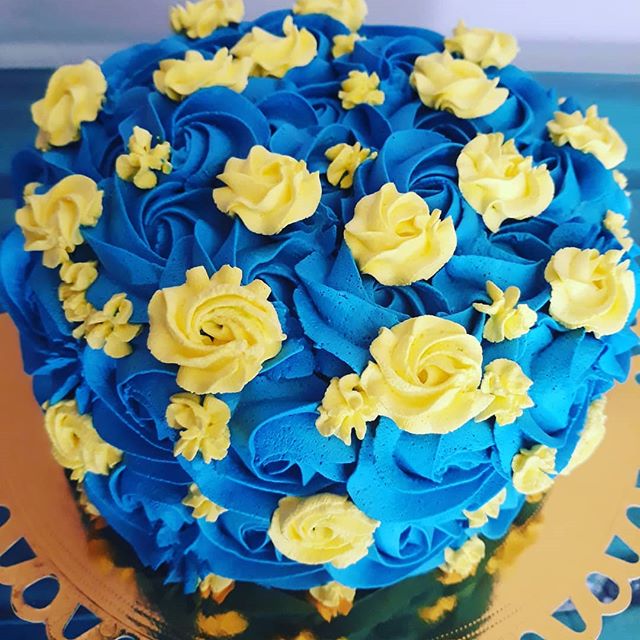 bolo amarelo e azul