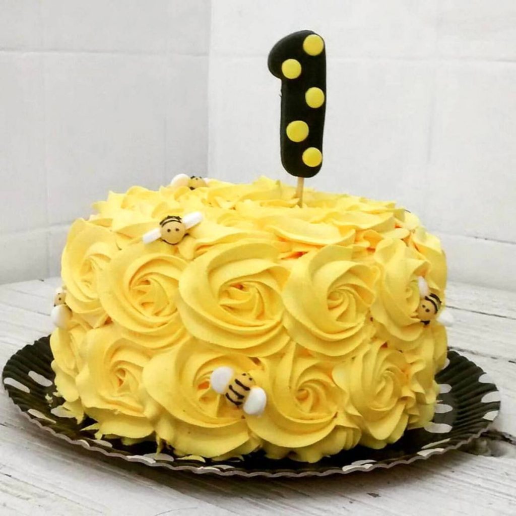 bolo amarelo chantilly