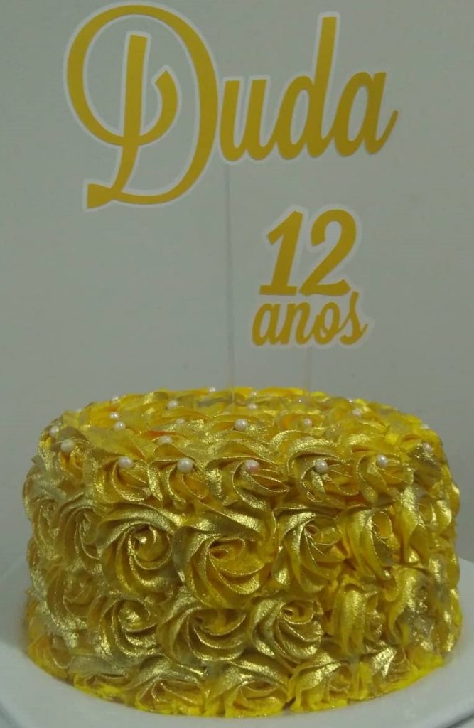 bolo amarelo chantilly