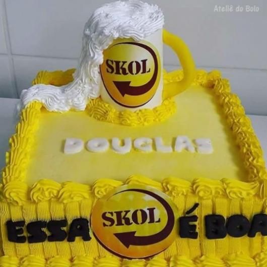 bolo amarelo quadrado