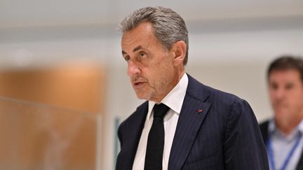 L'ex-président de la République Nicolas Sarkozy, au tribunal correctionnel de Paris, le 6 janvier 2025. (MUSTAFA YALCIN / ANADOLU / AFP)