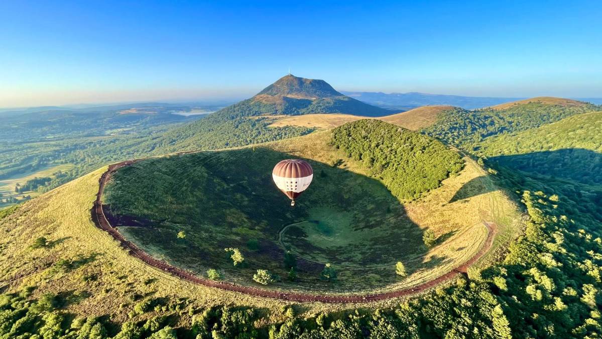 baptême montgolfière puy de dôme volcan d'auvergne